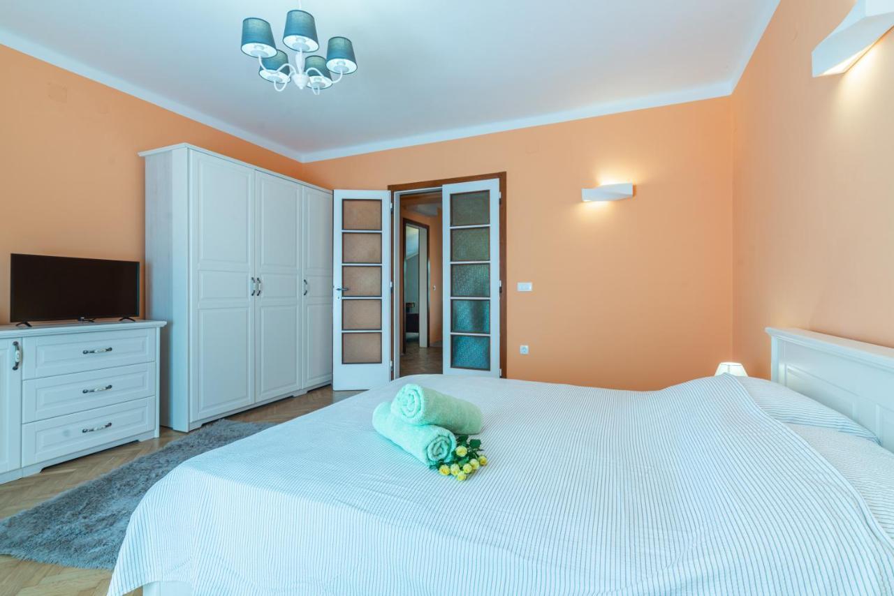 Apartments Virna Опатия Екстериор снимка